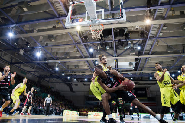 使公牛内线 使公牛内线